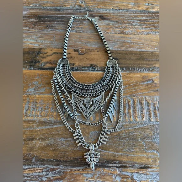 Antique silver tone statement necklace with rhinestones - Picture 7 of 7